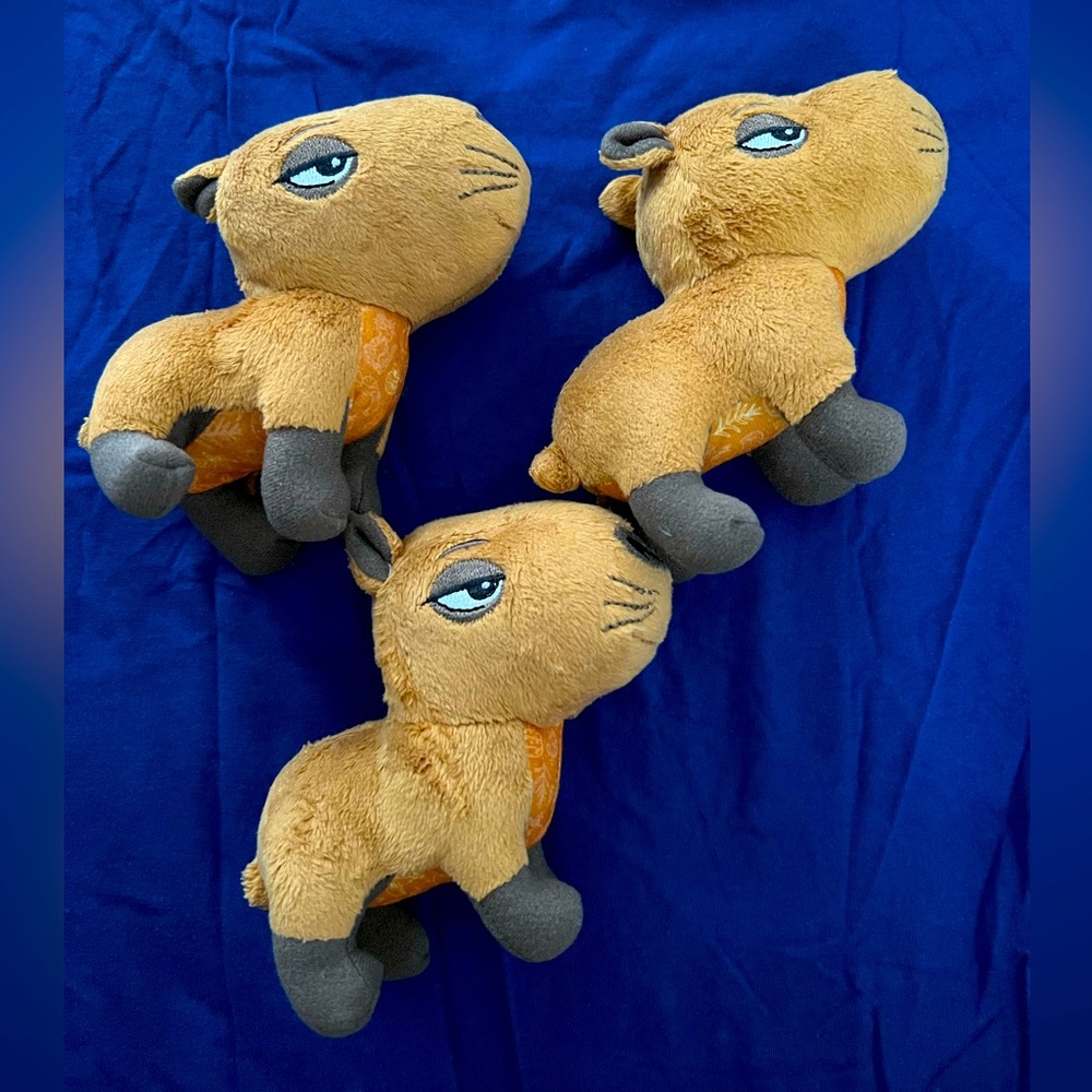 3 capybara plush bundle. Disney Encanto capybaras